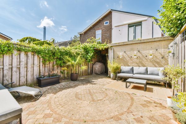 Cost of Courtyard Patio Service in Rockville